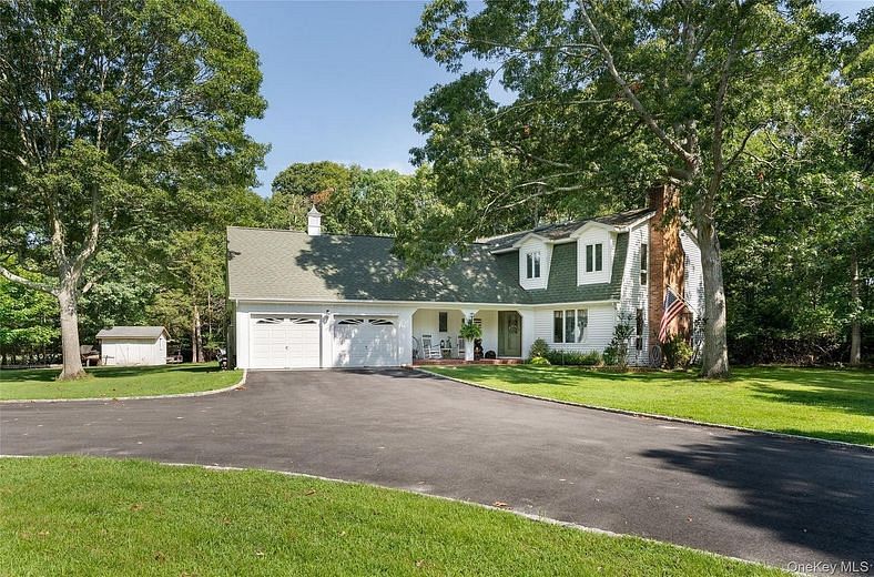 21 Bay Avenue W