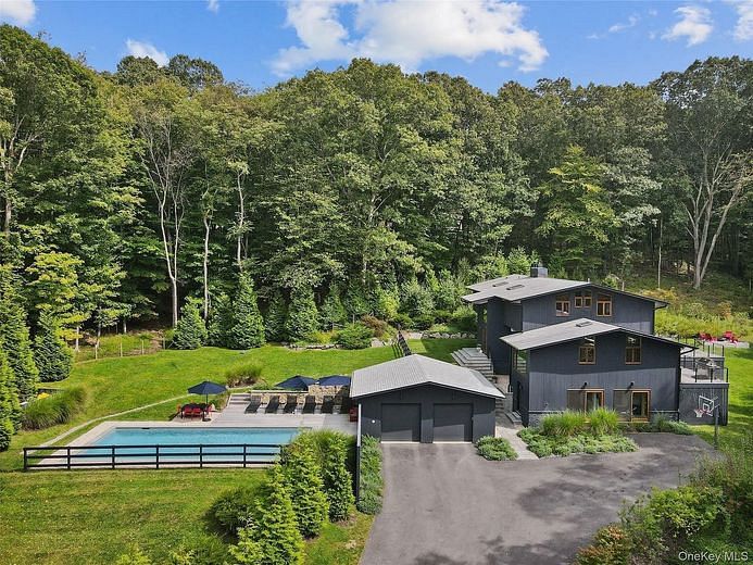 21 Black Spring Road