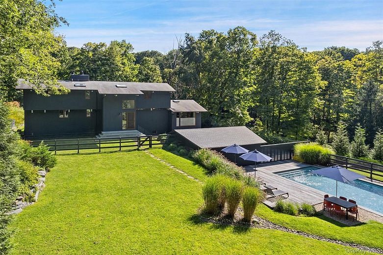 21 Black Spring Road