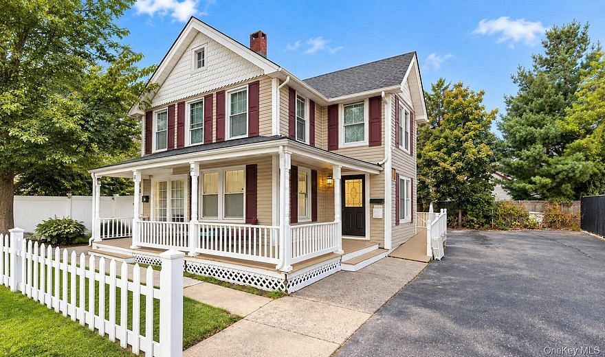 21 Carleton Avenue