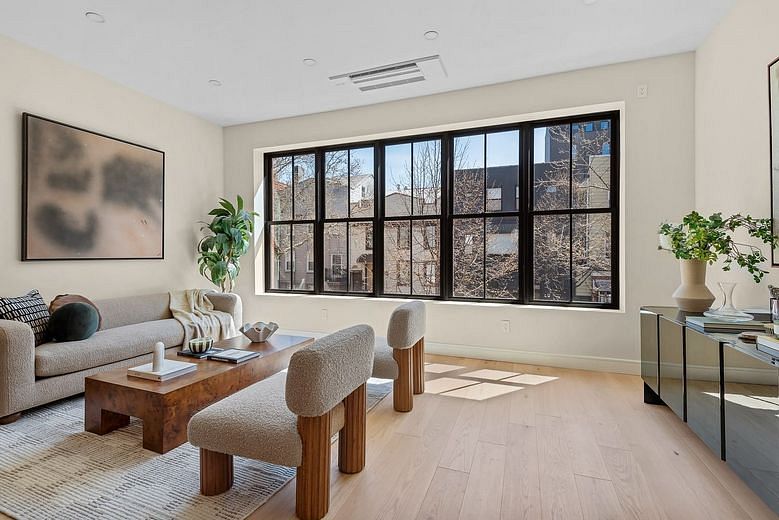 21 Conselyea Street #1