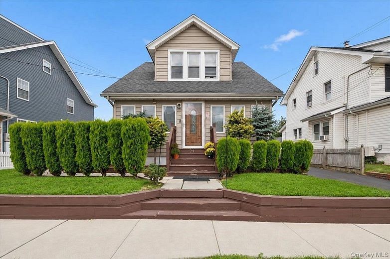 21 E Saint Marks Place