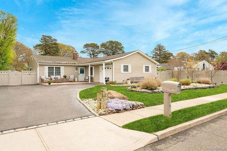 21 Eisenhower Road