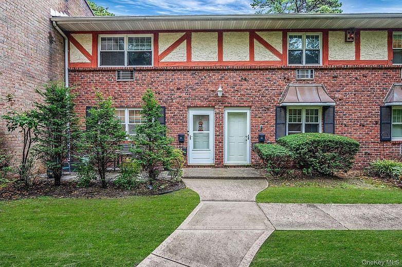 21 Glen Hollow Drive #G2