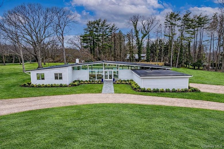 21 Lloyd Haven Drive