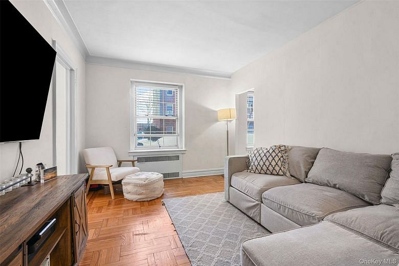 21 N Chatsworth Avenue #2L