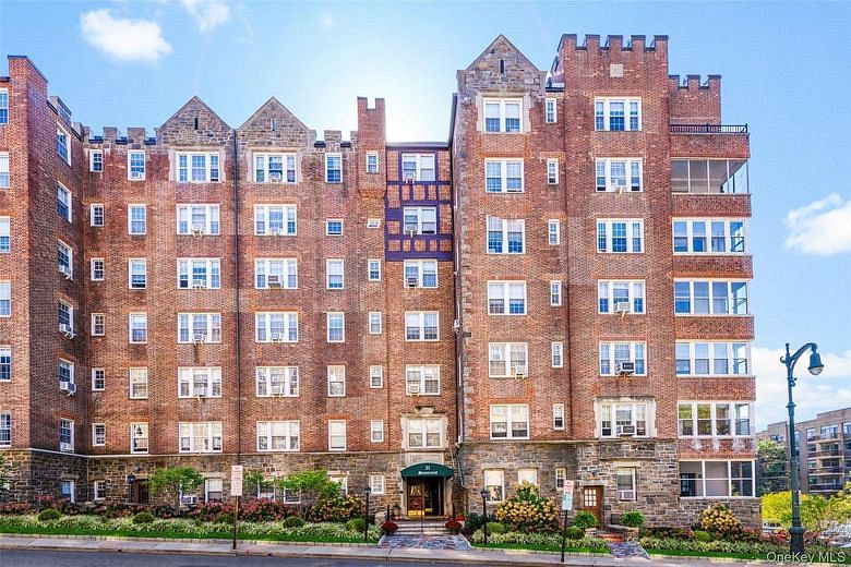 21 N Chatsworth Avenue #4N