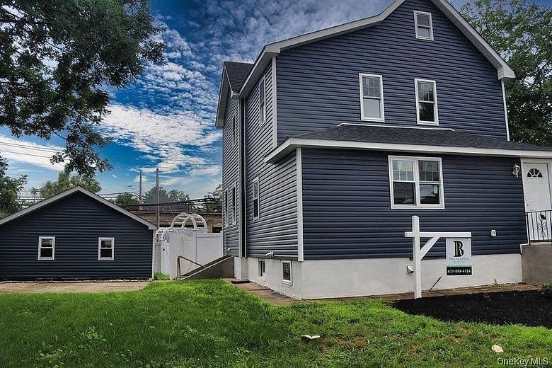 21 Randall Avenue
