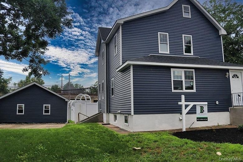 21 Randall Avenue
