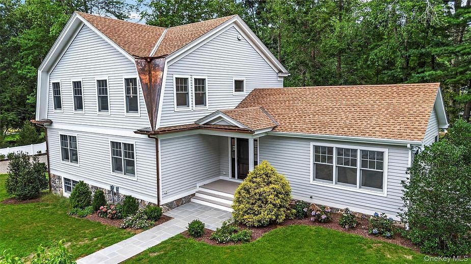 21 Twin Lakes Road