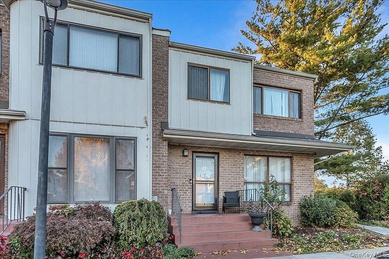 21 Vanderbilt Way #21