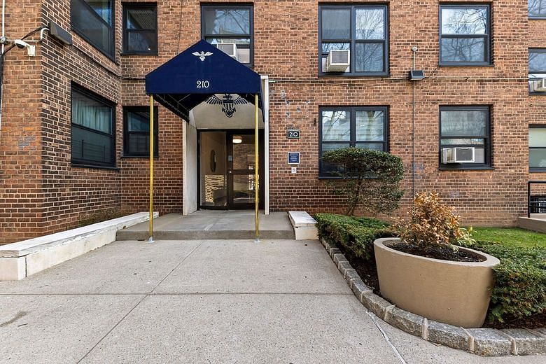 210 Clinton Avenue #1B