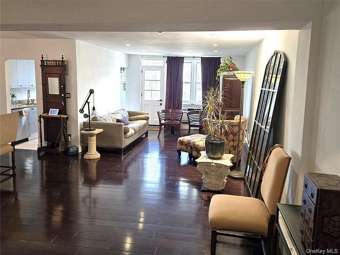 210 E Broadway #1H