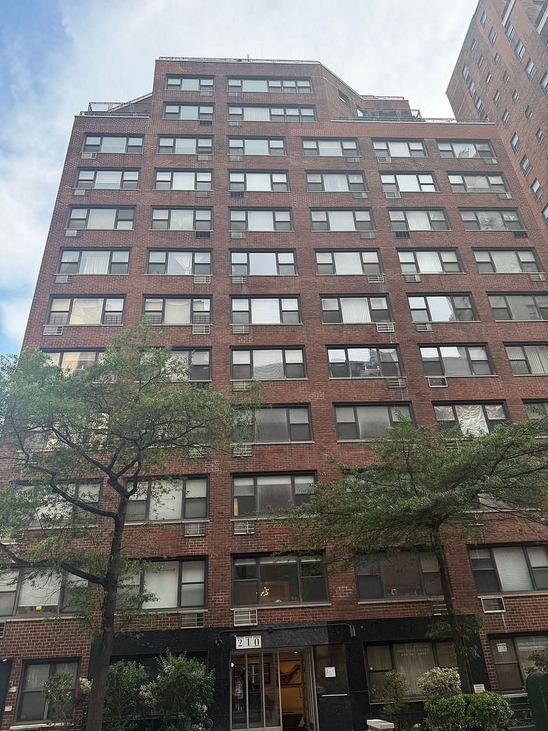 210 East 36th Street #4G