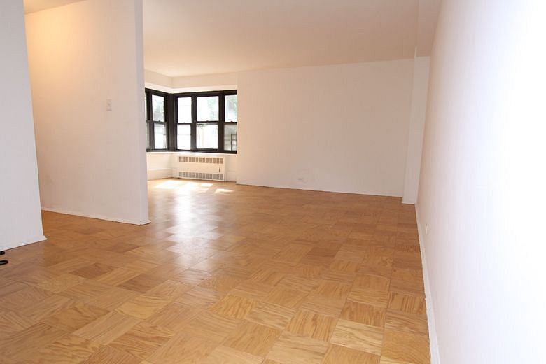 210 East Broadway #H106