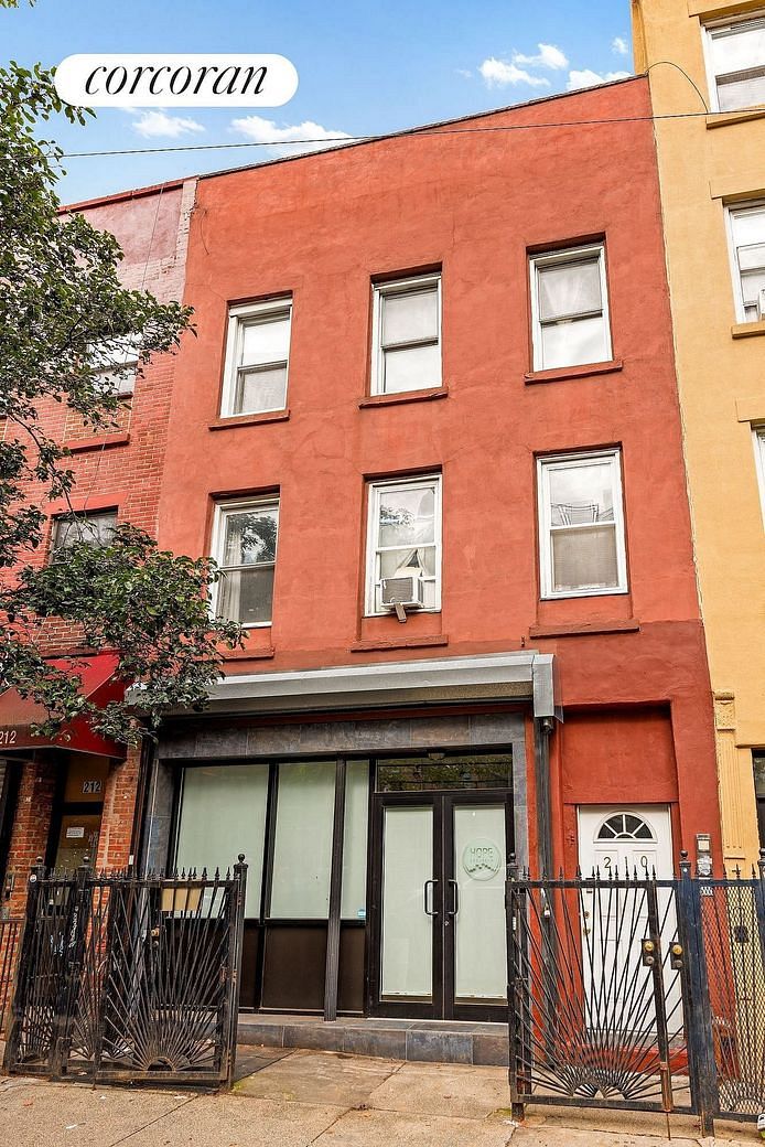 210 Hoyt Street