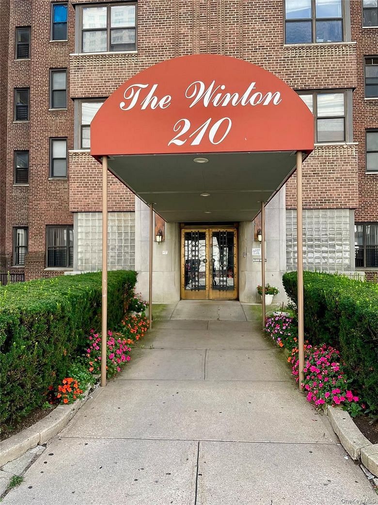 210 Martine Avenue #5D