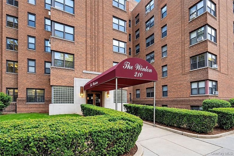 210 Martine Avenue #5L
