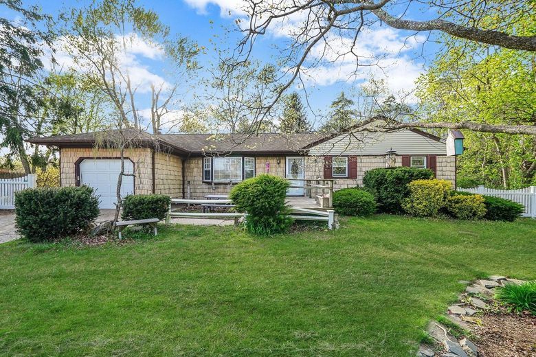 210 Oakdale Bohemia Road