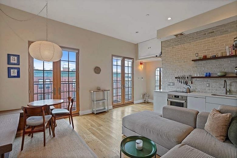 210 Pulaski Street #4B