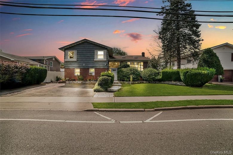 211 Cantiague Rock Road