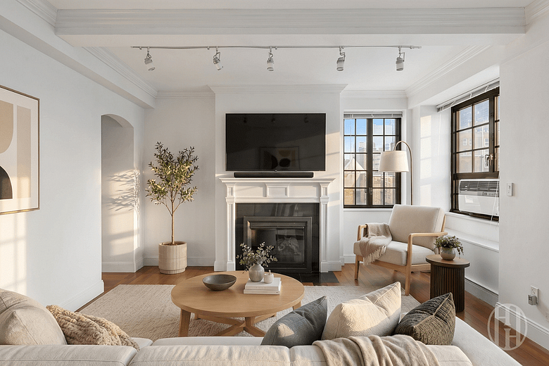 211 East 35th Street #8E