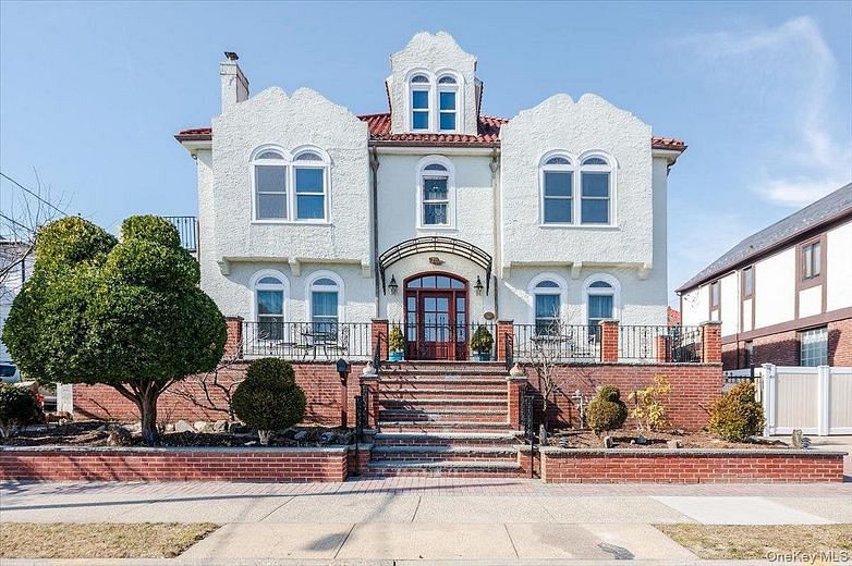 211 Laurelton Boulevard
