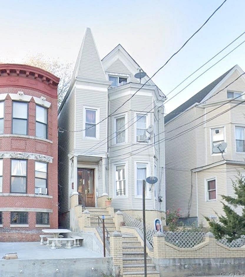 211 Sunnyside Avenue