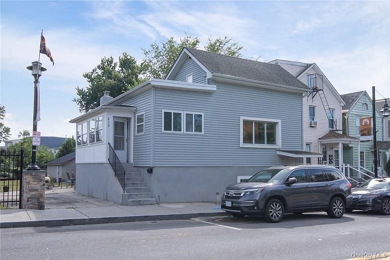 212 Beekman Avenue