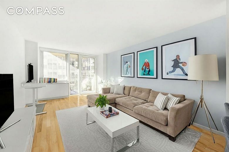212 East 47th Street #10H