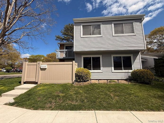 212 Springmeadow Drive #M