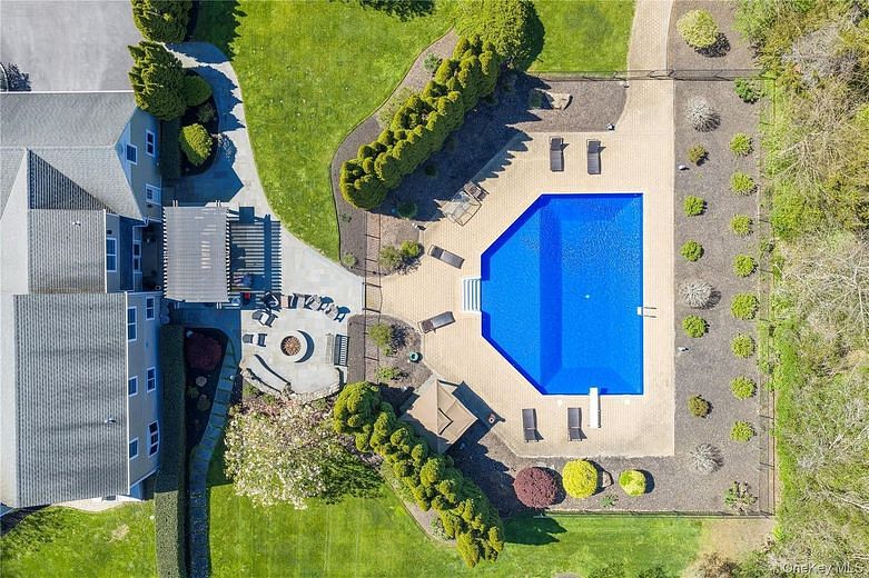 2120 Crown Land Lane