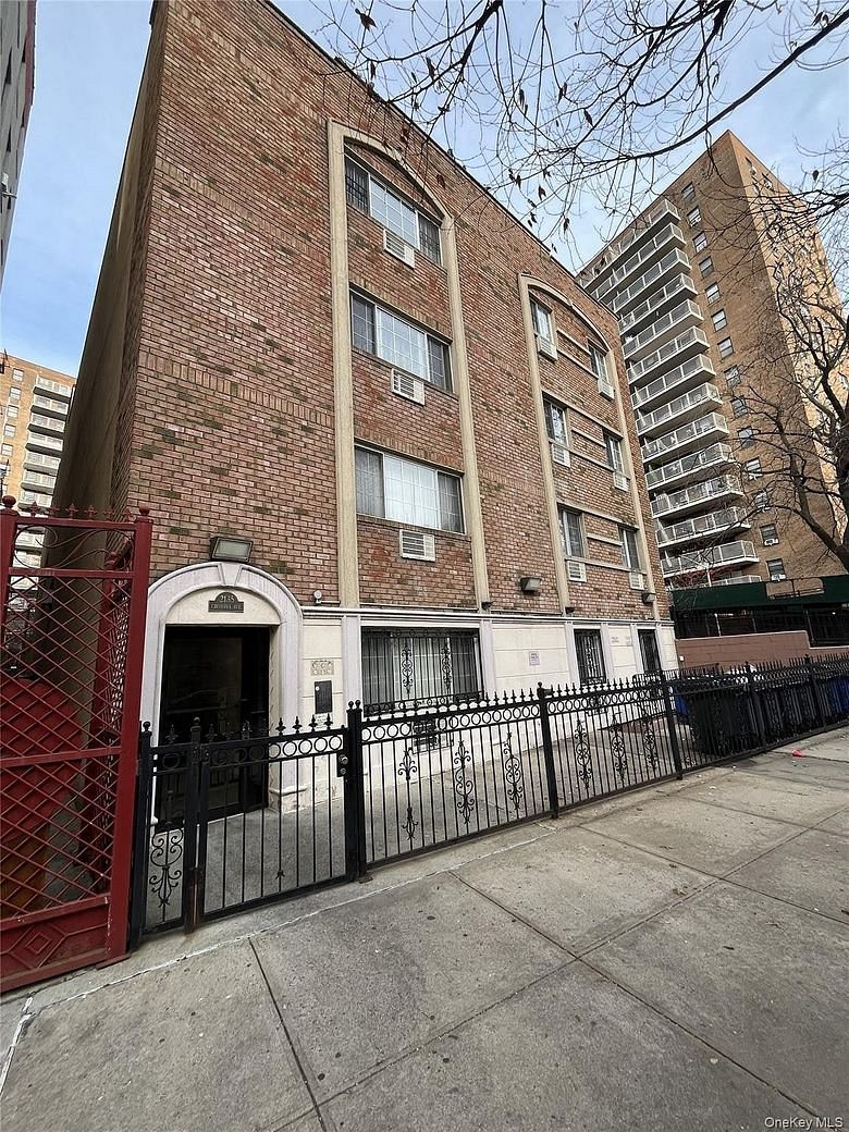 2135 Crotona Avenue #2B