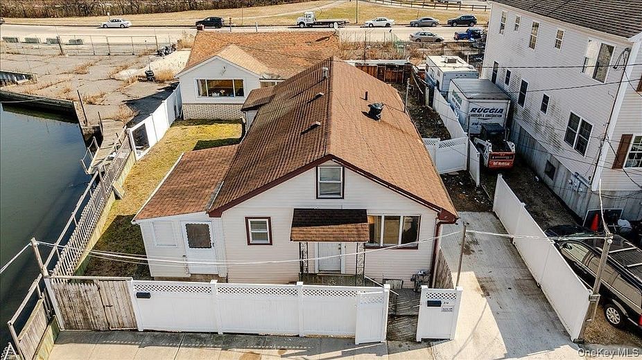 214 Beach 3rd St