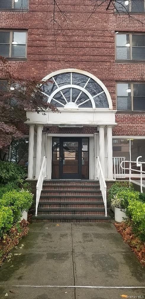 2140 Knapp Street #4C