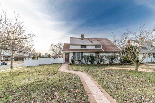 Image 1 of 22 for 46 Sandpiper Ln in Long Island, Levittown, NY, 11756