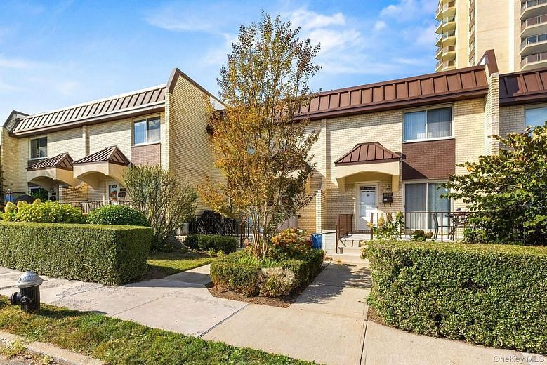 215-15 23 Avenue #TH