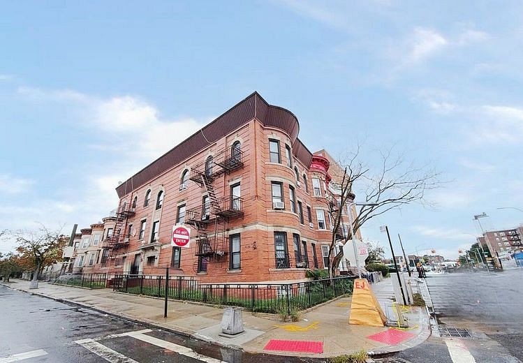 215 Bay 23rd Street #2A