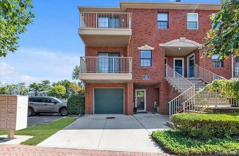 215 Constitution Place #179