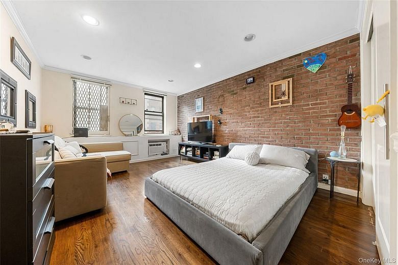 215 E 77TH Street #4D