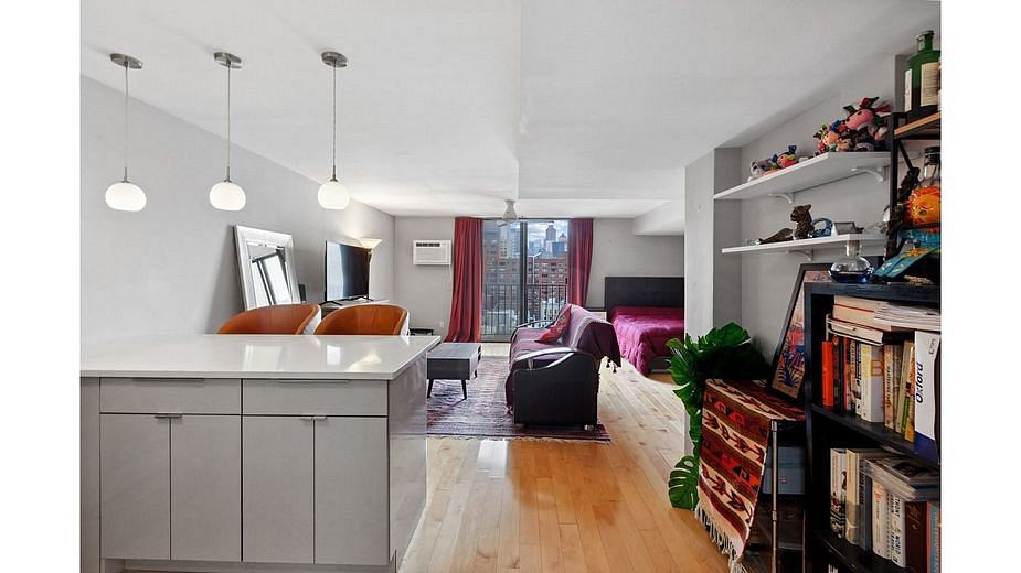 215 East 24th Street #820