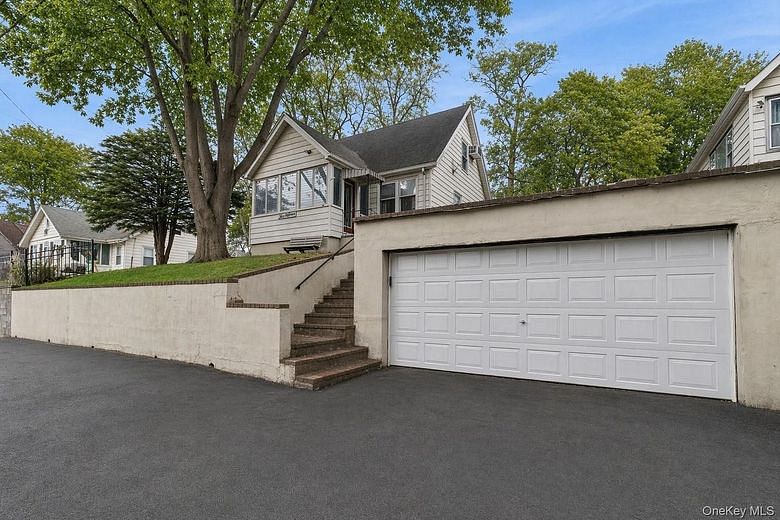 215 Hallock Landing Road