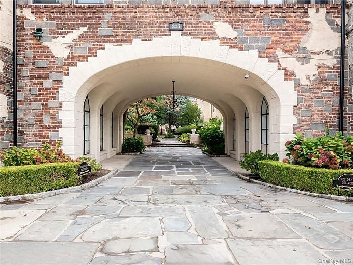 215 Middle Neck Road #15-2A