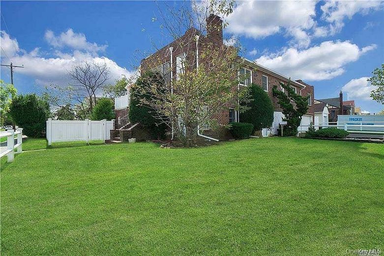 215 Roosevelt Boulevard