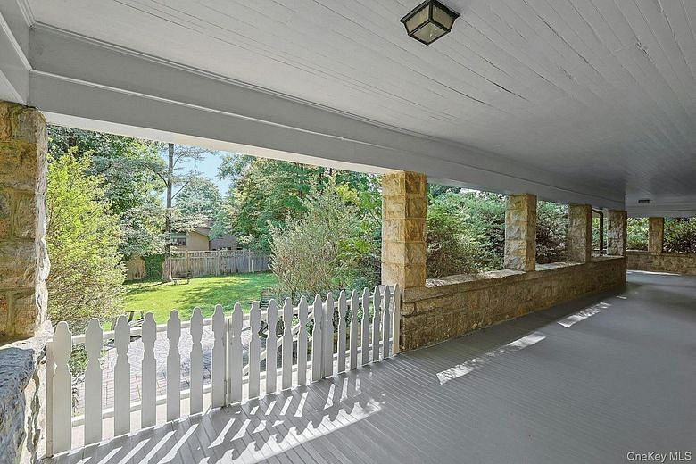 215 Soundview Avenue
