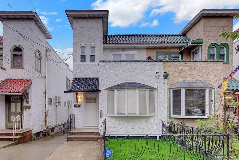 2152 E 35th Street