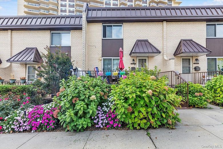 216-16 17th Avenue #TH56