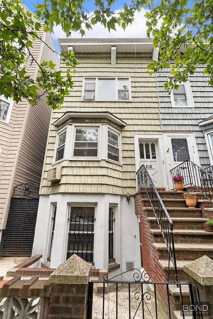 216 Monitor Street