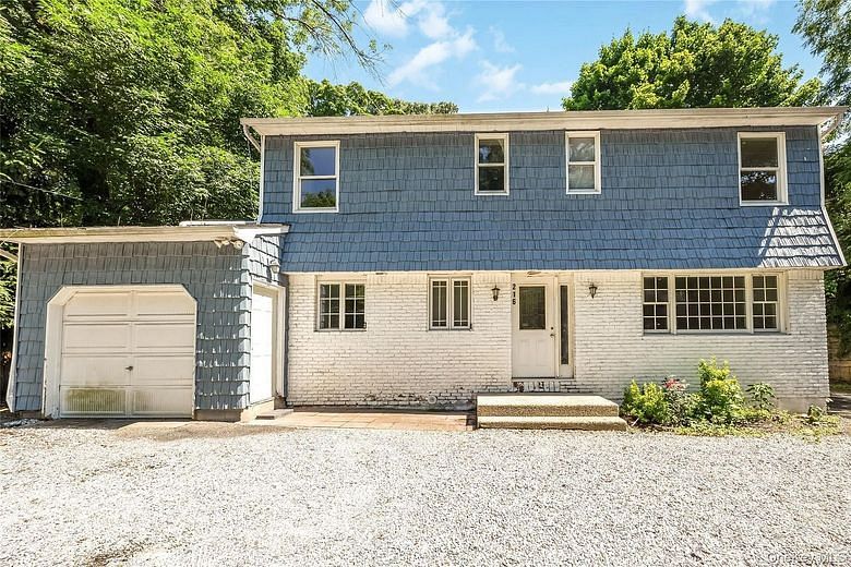 216 Woodbury Road