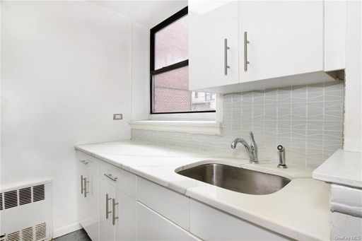 Image 1 of 12 for 2165 Matthews Avenue #1G in Bronx, Out Of Area Town, NY, 10462